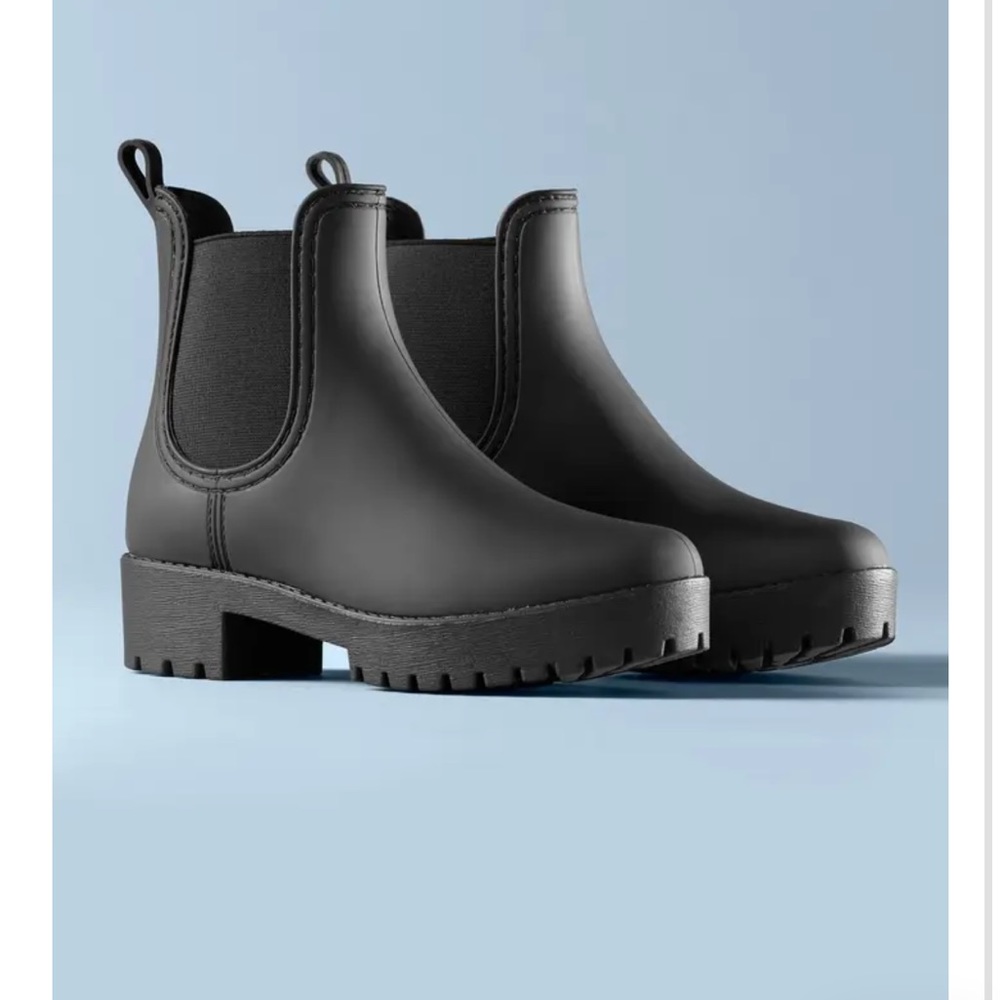 Excellent Used condition Cloudy Waterproof Chelsea Rain Boot